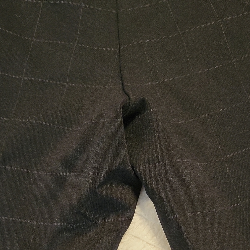 Ellen Tracy Black Dress Pants Sleek Tapered Design Thin Stripe Checkered Design - Picture 7 of 7
